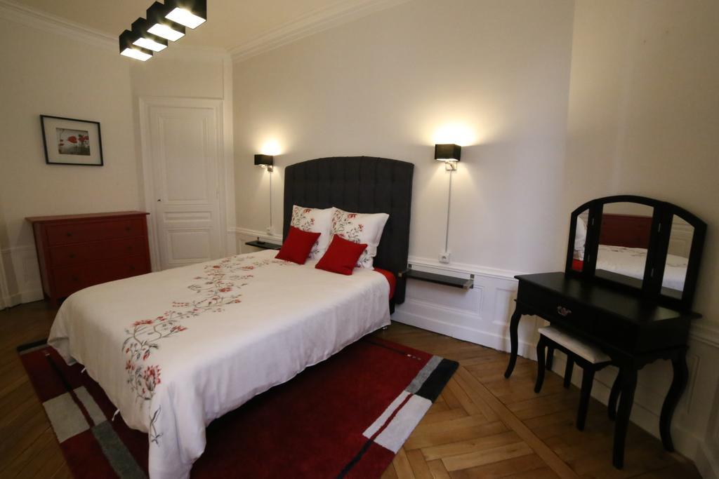 La Suite Lanterne Lyon Room photo